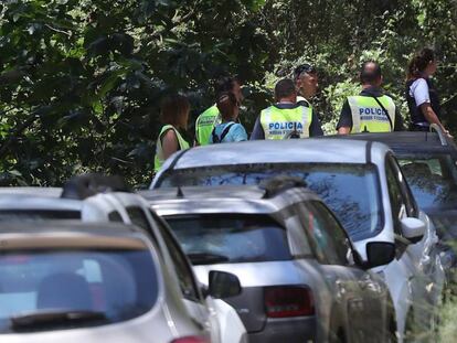 Els Mossos durant la reconstrucció de l'assassinat al pantà de Foix.