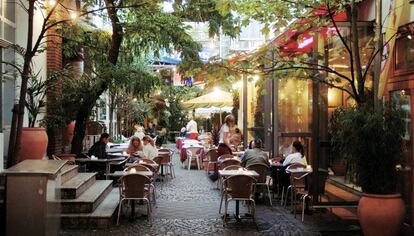 Terrazas en la calle Ostertorsteinweg de Bremen.