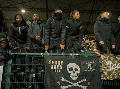 La grada del club centenario Red Star en Saint-Ouen. 