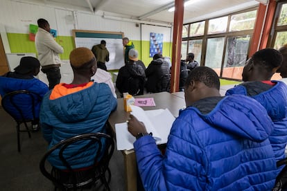 Spanish classes in the center of the strength of the Social Quorum 77 Association in Santa Brígida (Gran Canaria) 