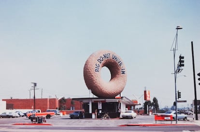 'Big Donut Drive-in', Los Angeles, 1970.