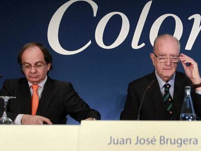 Pere Viñolas, consejero delegado de Colonial (izquierda), y Juan José Brugera (centro), presidente de Colonial, en una junta de accionistas.