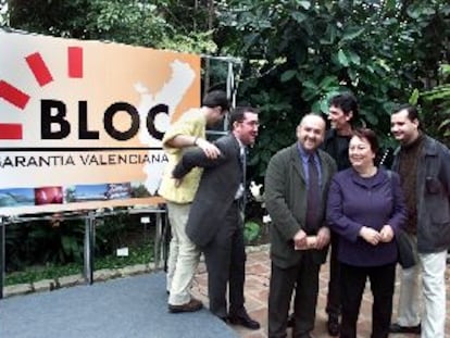 Pere Mayor, en el centro, junto a otros dirigentes del Bloc, en el Jardí Botànic de Valencia, en una imagen de 2015.