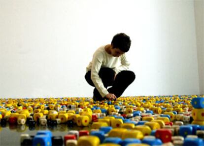 La instalación <i>Eins, Un, One...,</i> que se exhibe en la exposición del Macba <i>Robert Filliou. Genio sin talento.</i>