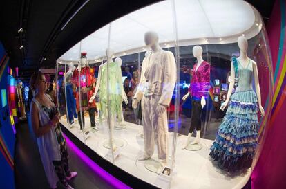 Trajes lucidos en Eurovisión expuestos en el museo ABBA de Estocolmo.