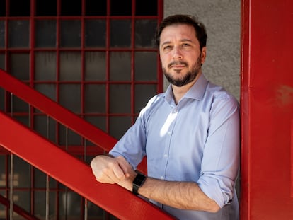 Sebastian Bowen, director ejecutivo de Déficit Cero, en las oficina de la organización en Santiago, Chile.