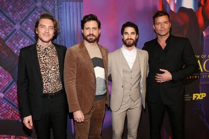 Cody Fern, Edgar Ramirez, Darren Criss y Ricky Martin, parte del reparto de la serie.