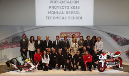 Foto de familia de la presentaci&oacute;n del proyecto 2015 de la Monlau Repsol Technical School. 