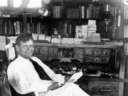 Jack London, en su casa de Glen Ellen, en California, a principios del siglo XX.