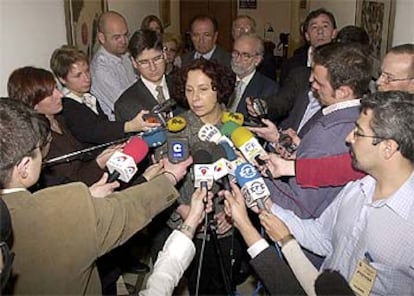 La ministra de Asuntos Exteriores, Ana Palacio, antes de su intervención ayer en el Senado.