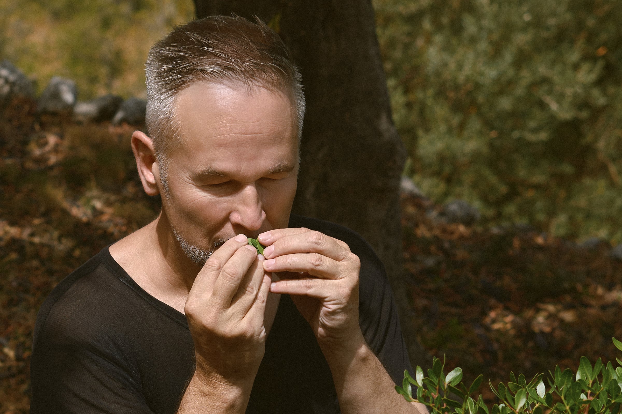 En el refugio del perfumista Geza Schoen, de Escentric Molecules, en Mallorca