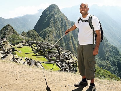 El británico Amar Latif, retratado durante una visita 
a Machu Picchu, en Perú. 