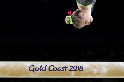 Maisie Methuen, de Gales, compite en la final individual de gimnasia artística, el 6 de abril de 2018.