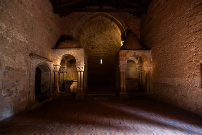 Una de las salas interiores del monasterio de San Juan de Duero.