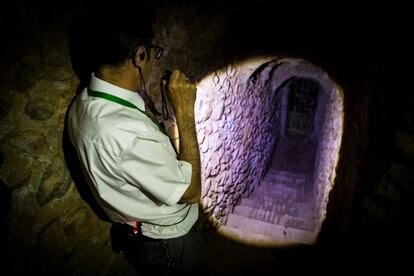 Pasadizo de 200 escaleras que sale a la ladera la Alhambra, buscando el ro Darro.