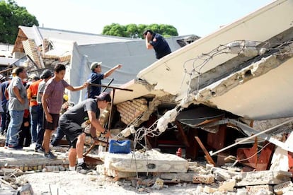 Rescue workers search for survivors amid debris after the roof of a church collapsed during a Sunday Mass in Ciudad Madero, Mexico, Sunday, Oct. 1