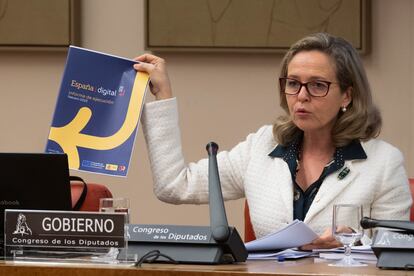 La vicepresidenta primera y ministra de Asuntos Económicos, Nadia Calviño, este jueves en la Comisión del Congreso de los Diputados en Madrid.