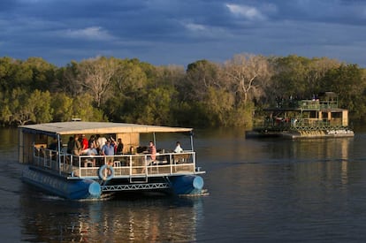 Barcos en el río Zambeze, cerca de las cataratas Victoria (Zambia).