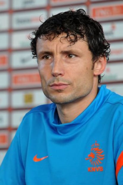 Van Bommel, durante la rueda de prensa.