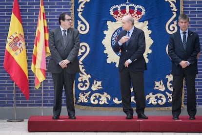 Jorge Fern&aacute;ndez D&iacute;az en la presentaci&oacute;n de nuevos polic&iacute;as. 