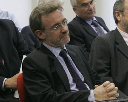 Josep Maria Via, en primer plano, en un acto sobre la financiación de la sanidad catalana en 2005.