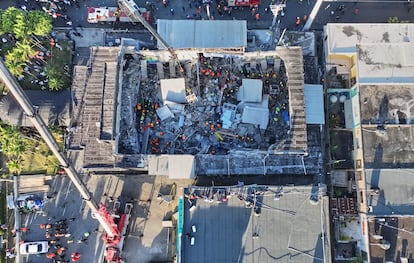 El director del Centro de Operaciones de Emergencias ha afirmado que en el interior de la discoteca aún se escuchaban a primera hora de la mañana las voces de personas pidiendo ayuda. 