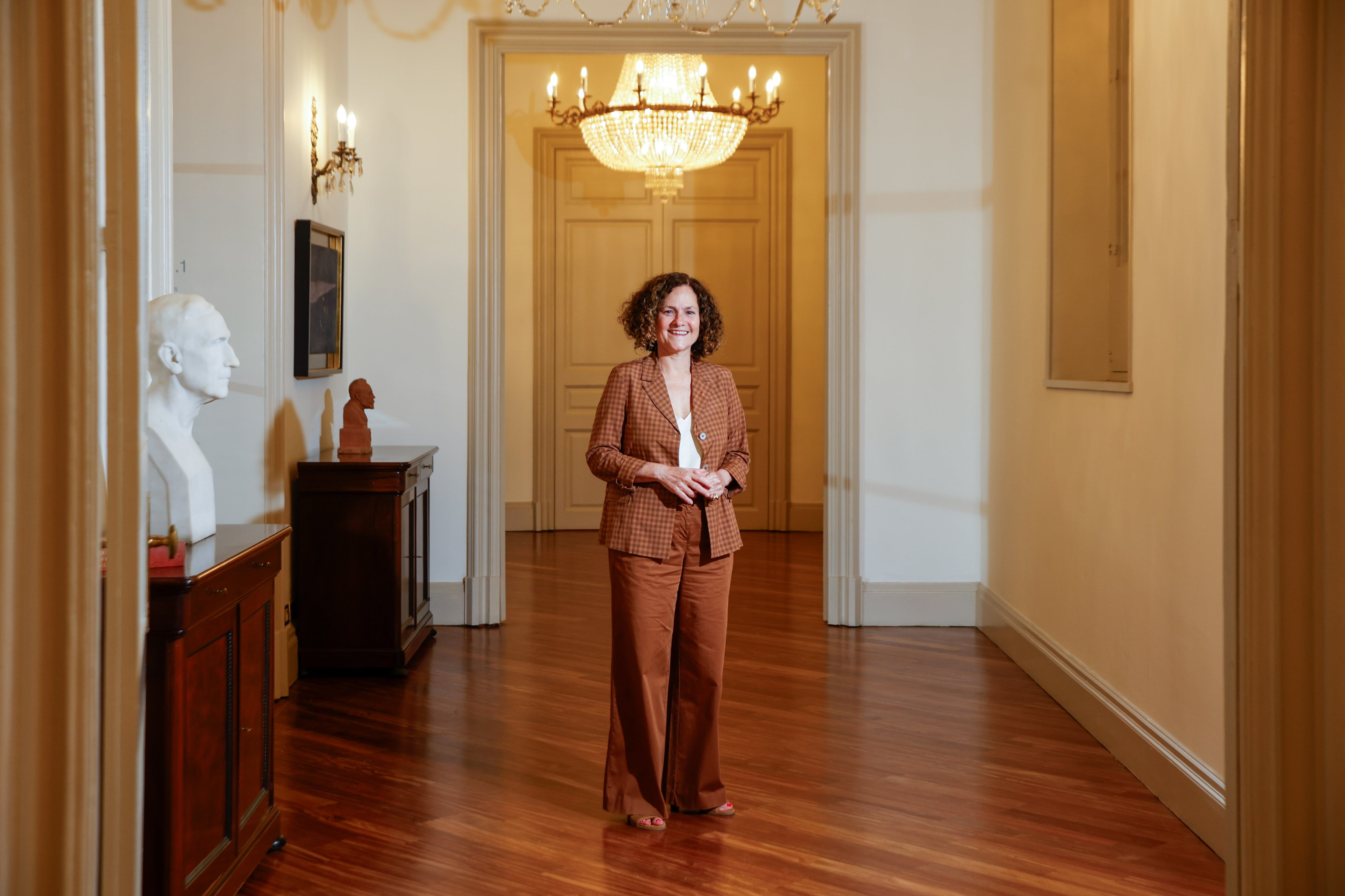 Sònia Hernández en una sala del departamento de Cultura. 