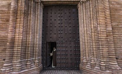 La entrada a la iglesia del convento de Santa Paula.