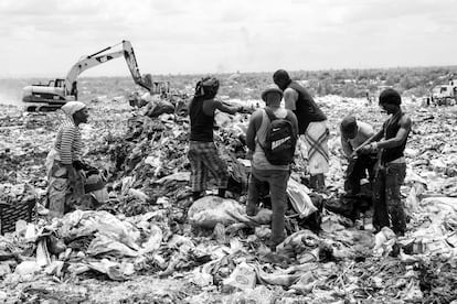 El vertedero de Hulene, a 10 kilómetros del centro de la capital mozambiqueña, Maputo, es el más grande del país.