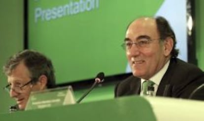 Ignacio Sánchez Galán (d), presidente de Iberdrola, y el director Financiero y de Recursos, José Sáinz (i).