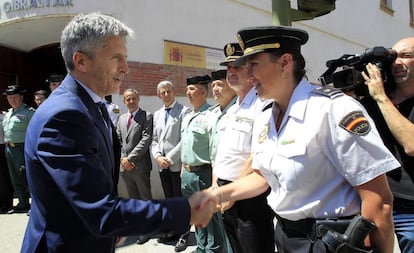 El ministro del Interior, en una visita que hizo a Algeciras el pasado julio.