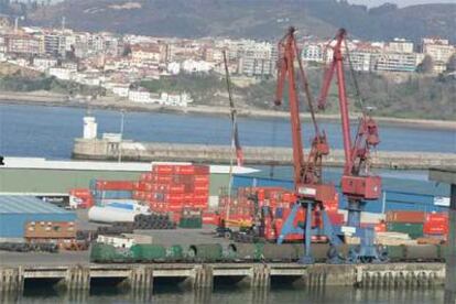 Contenedores en el puerto de Bilbao.