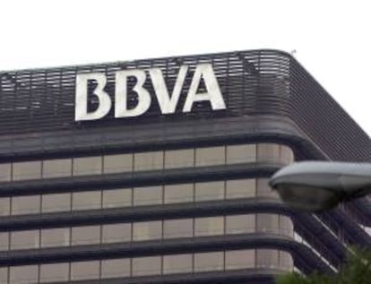 El BBVA espera terminar el año próximo con 437 oficinas de red comercial, 1.250 cajeros automáticos y 2.000 corresponsales bancarios. EFE/Archivo