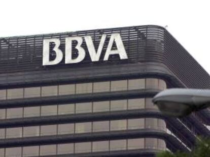 El BBVA espera terminar el año próximo con 437 oficinas de red comercial, 1.250 cajeros automáticos y 2.000 corresponsales bancarios. EFE/Archivo