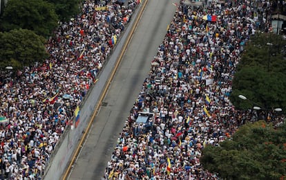 Calles abarrotadas en Caracas durante las movilizaciones contra Nicolás Maduro.