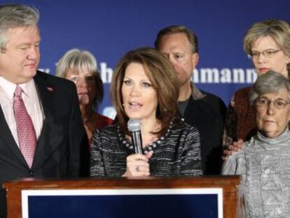 Michele Bachmann anuncia su retirada de la carrera presidencial.