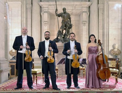 Los integrantes del Cuarteto Quiroga: desde la izquierda, Aitor Hevia, Cibr&aacute;n Sierra, Josep Puchades y Helena Poggio.