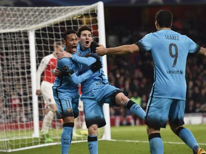 Neymar, Messi i Suárez celebren el primer gol.