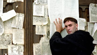 Ralph Fiennes en la película 'Lutero' (2003).