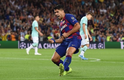 Luis Suárez celebra su primer gol ante el Inter.