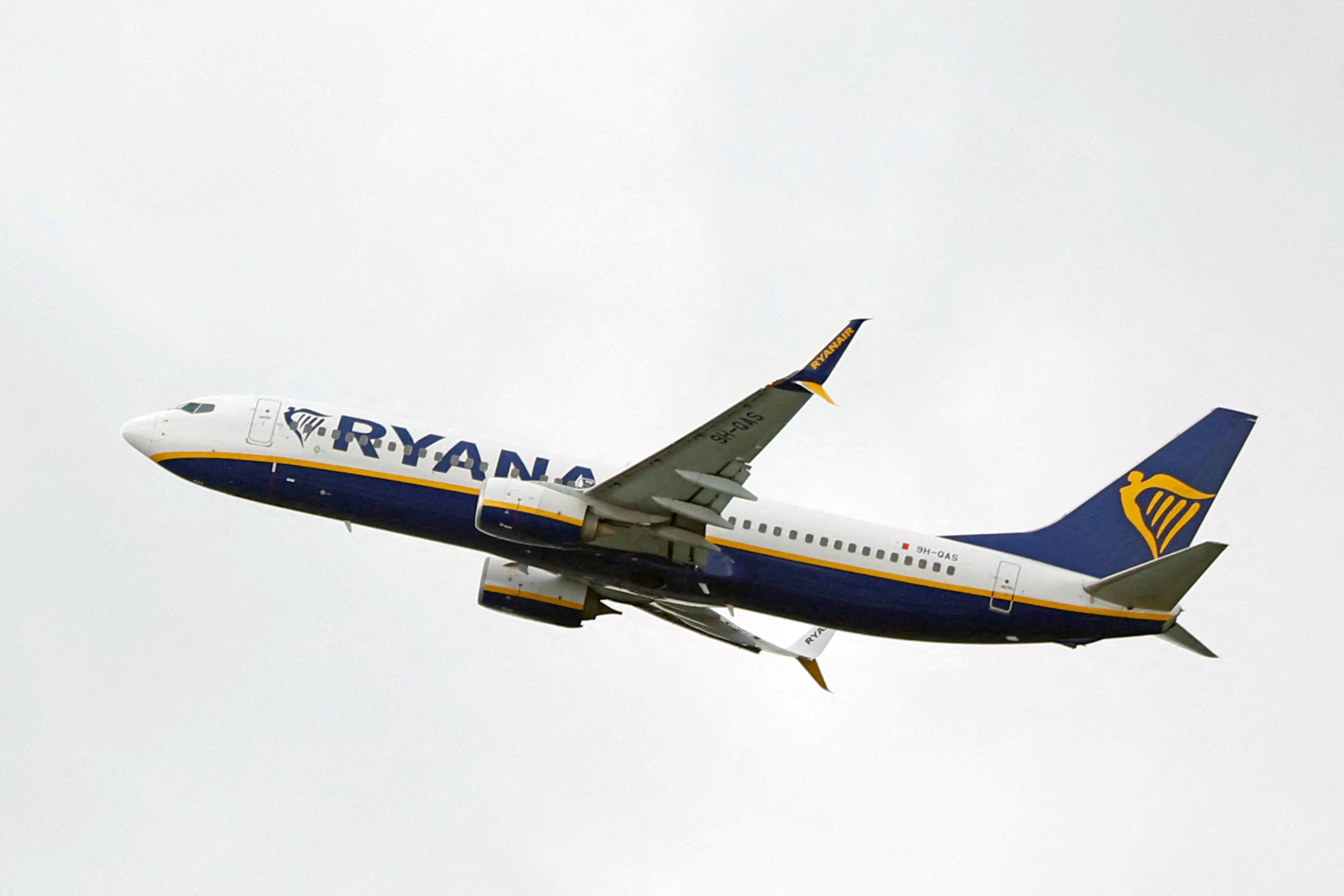 Ryanair gana 115 millones en su tercer trimestre fiscal, un 23% menos, afectada por una multa en Italia