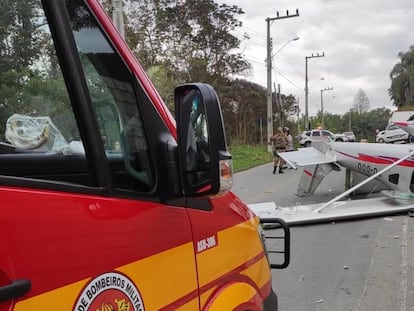 Una avioneta se estrella en mitad de la calle en Brasil