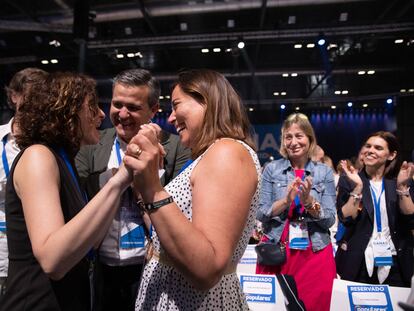 Isabel Díaz Ayuso y Ana Millán, en el congreso del PP de Madrid.