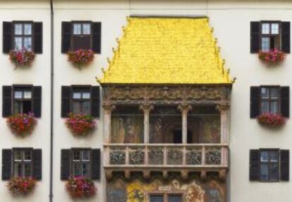 El edificio del Goldenes Dachl (el techo dorado) en Innsbruck (Austria).