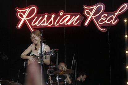 Russian Red actuando en la edición de 2011 del Festival de Benicàssim. 