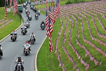 Motoristas alrededor del Cementerio Nacional Indiantown Gap en Annville, Pensilvania (EE UU), en la 'Rolling Thunder', una carrera anual en Washington. La 'Rolling Thunder' fue una operación militar en la guerra de Vietnam.