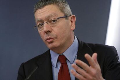 El ministro de Justicia, Alberto Ruiz-Gallardón, durante la rueda de prensa tras el Consejo de Ministros
