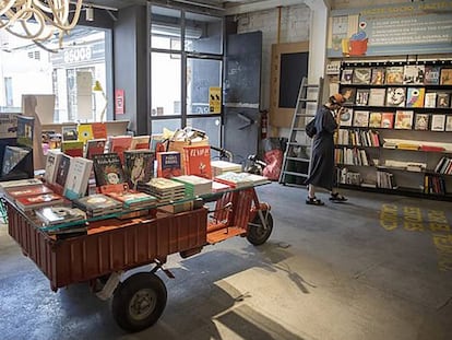 Espacio de la librería Caótica en el centro de Sevilla.