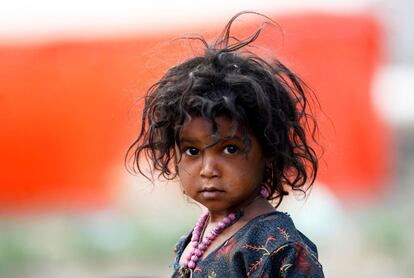 Una niña desplazada yemení en uno de los campos de refugiados de Sanaa (Yemén).