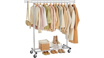 Vista del burro para colgar la ropa Songmics.